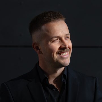 Dr. Dario Novak